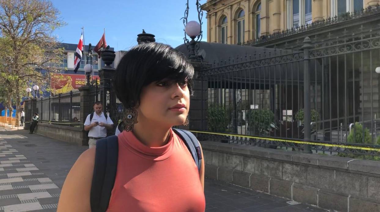 Samantha Jirón logra bacchillerarse en el exilio