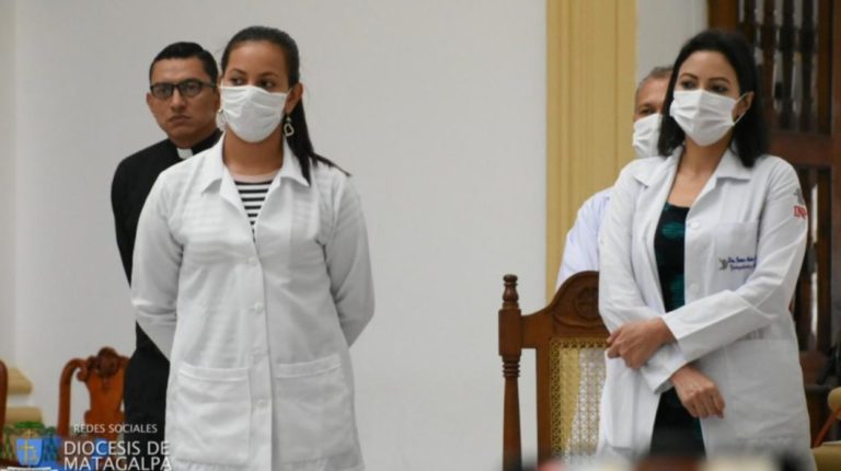 médicos nicaragüenses