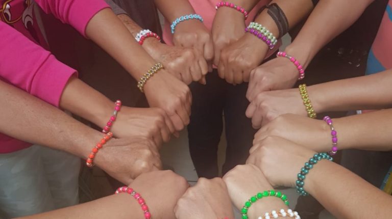 mujeres exiliadas enfrentan xenofobia