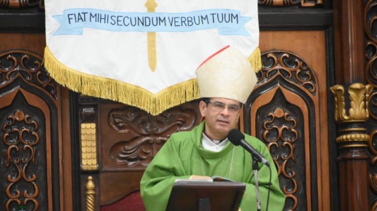 obispo propone decálogo