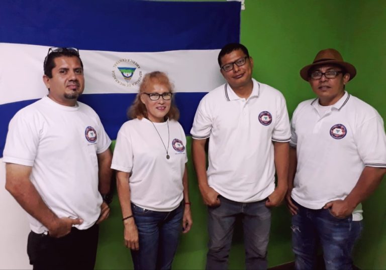 Miembros de UEN durante la conferencia de prensa para presentar la propuesta a la Ley Electoral