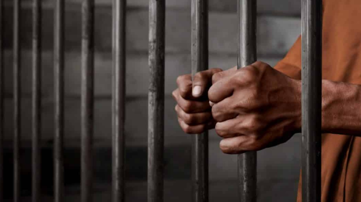 cadena perpetua amenaza a opositores