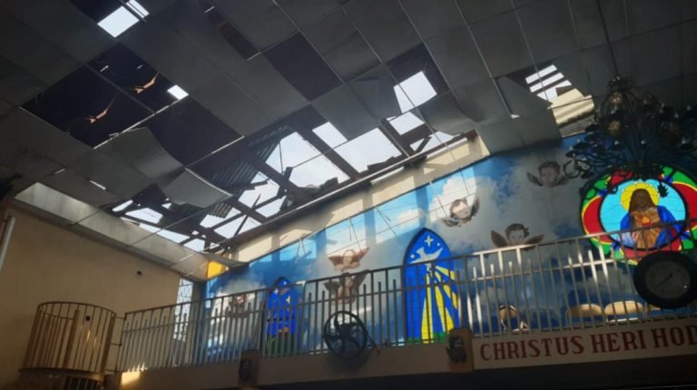 tornado causa daño en iglesia
