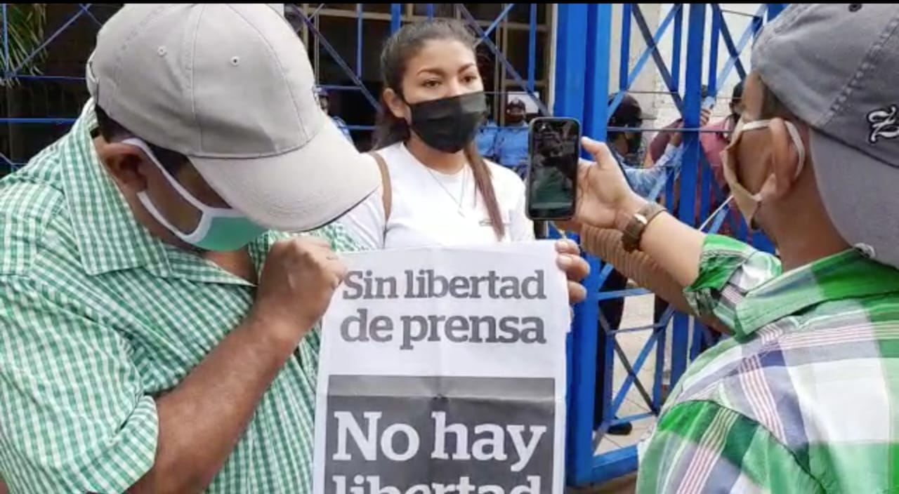 Periodistas protestan por la falta de libertad de prensa