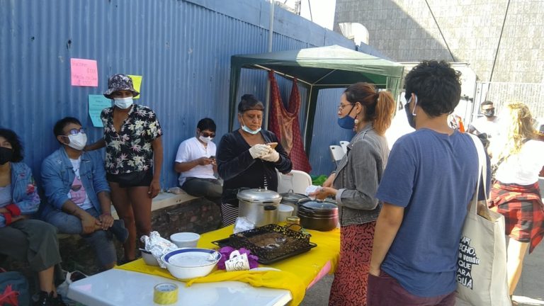 Compradores en la Feria