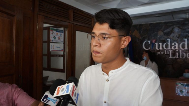 Última comparecencia de Alemán antes de ser detenido