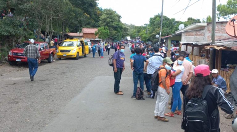 reanudan vacunación a nicaragüenses en Honduras