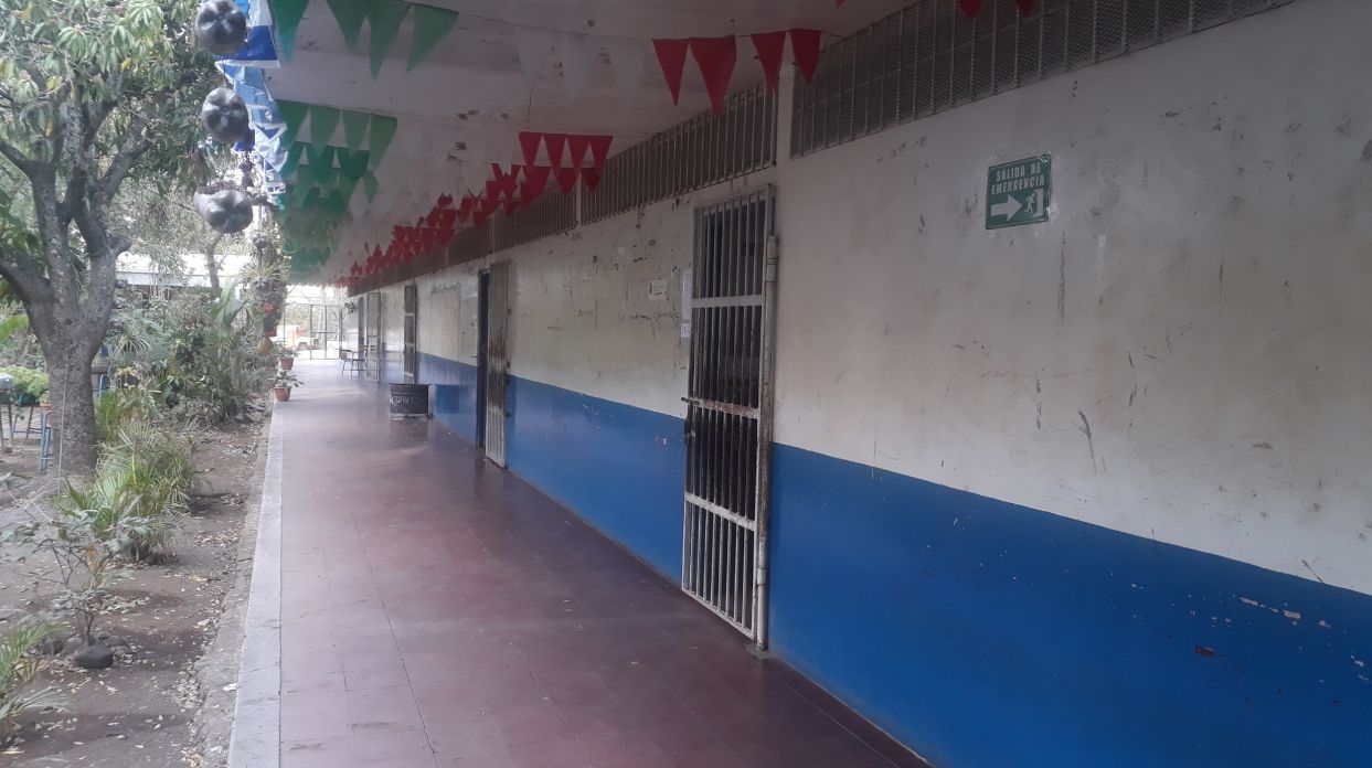 aulas de clases en deterioro