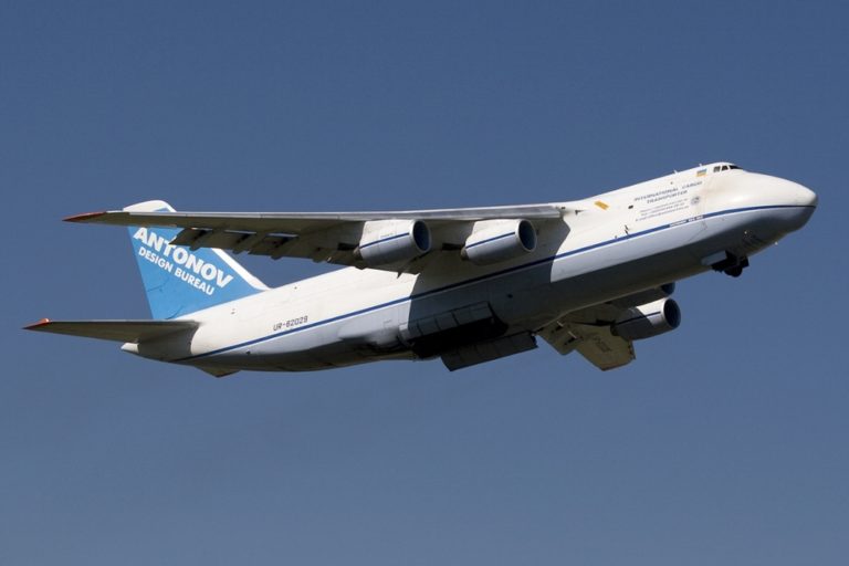 Avión Antonov AN-124