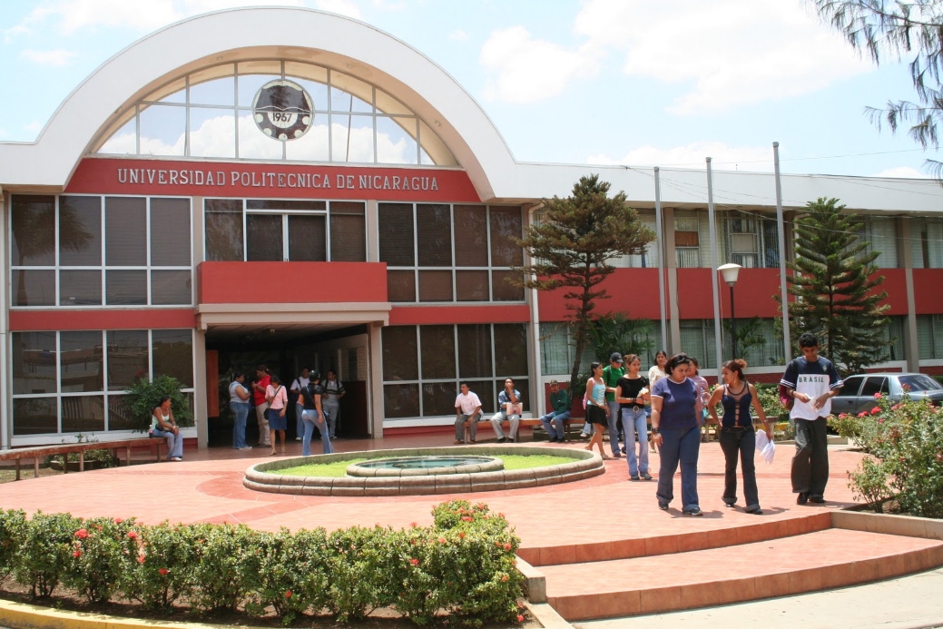 Entrada principal UPOLI