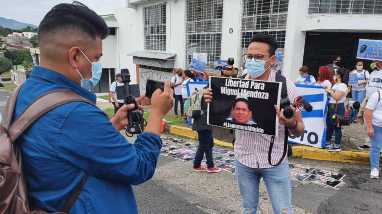 periodista Miguel Mendoza