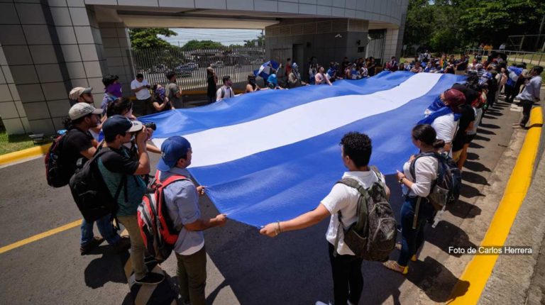 universitarios nicaragüenses