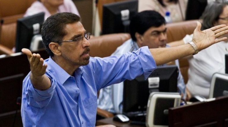 Víctor Hugo Tinoco en la Asamblea