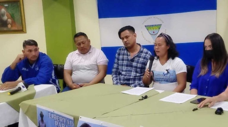 Exiliados anuncian "jornada de abril"