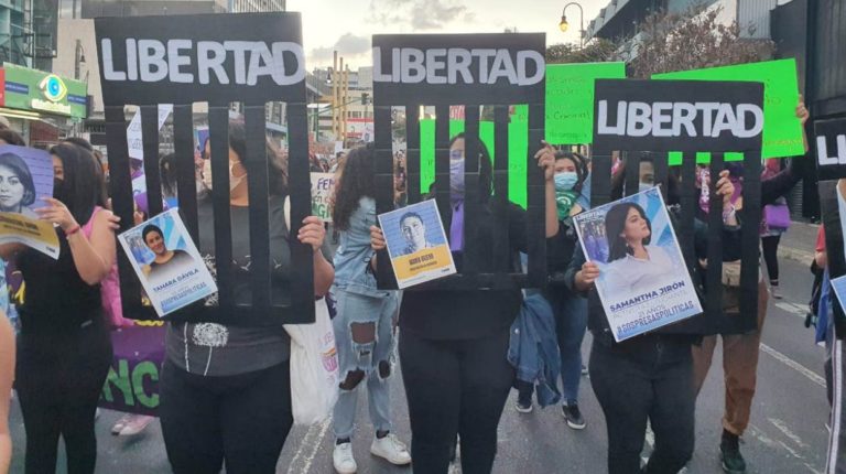 condena juicios políticos