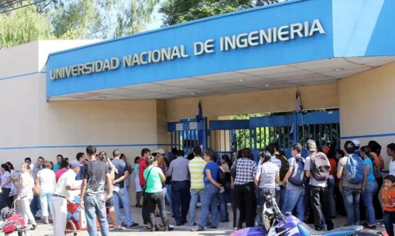 Docentes de la UNI