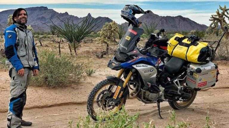 youtuber Charly Sinewan