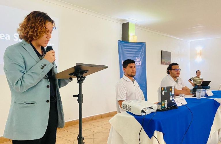 Panel de jóvenes que presentó su informe ante medios de comunicación de Nicaragua