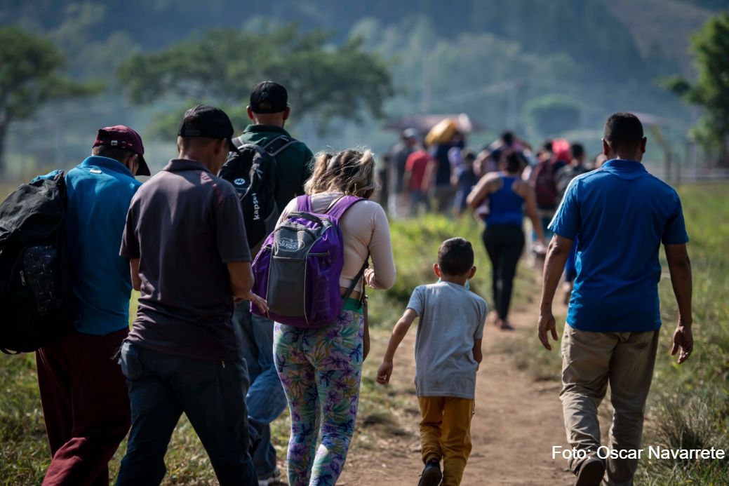 Refugiados caminando