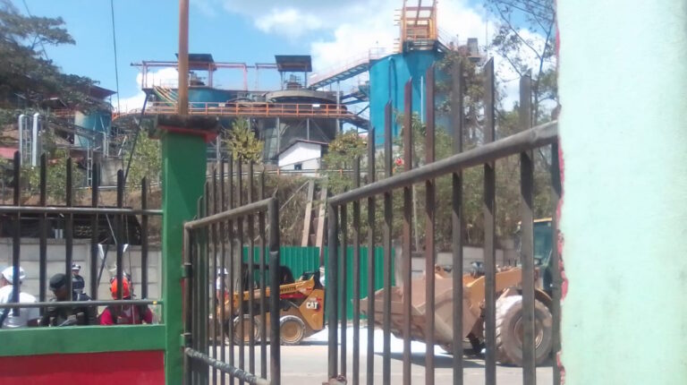 accidente de empresa minera contamina río