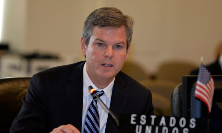 Kevin Sullivan sale de Nicaragua.