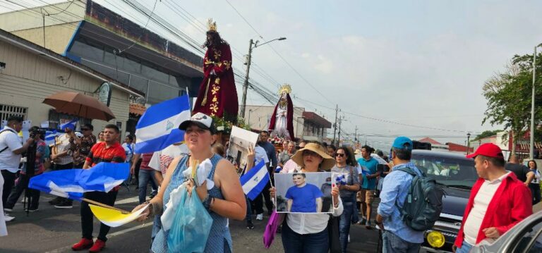 imagen de Jesús banderas de Nicaragua foto de monseñor Rolando Álvarez