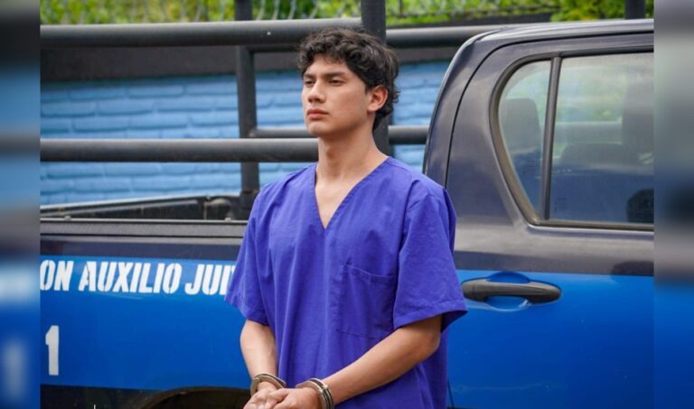 Edward Gaitán al momento de ser presentado.