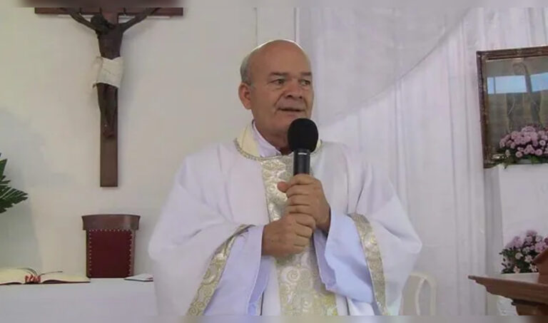Sacerdote Frutos Valle.